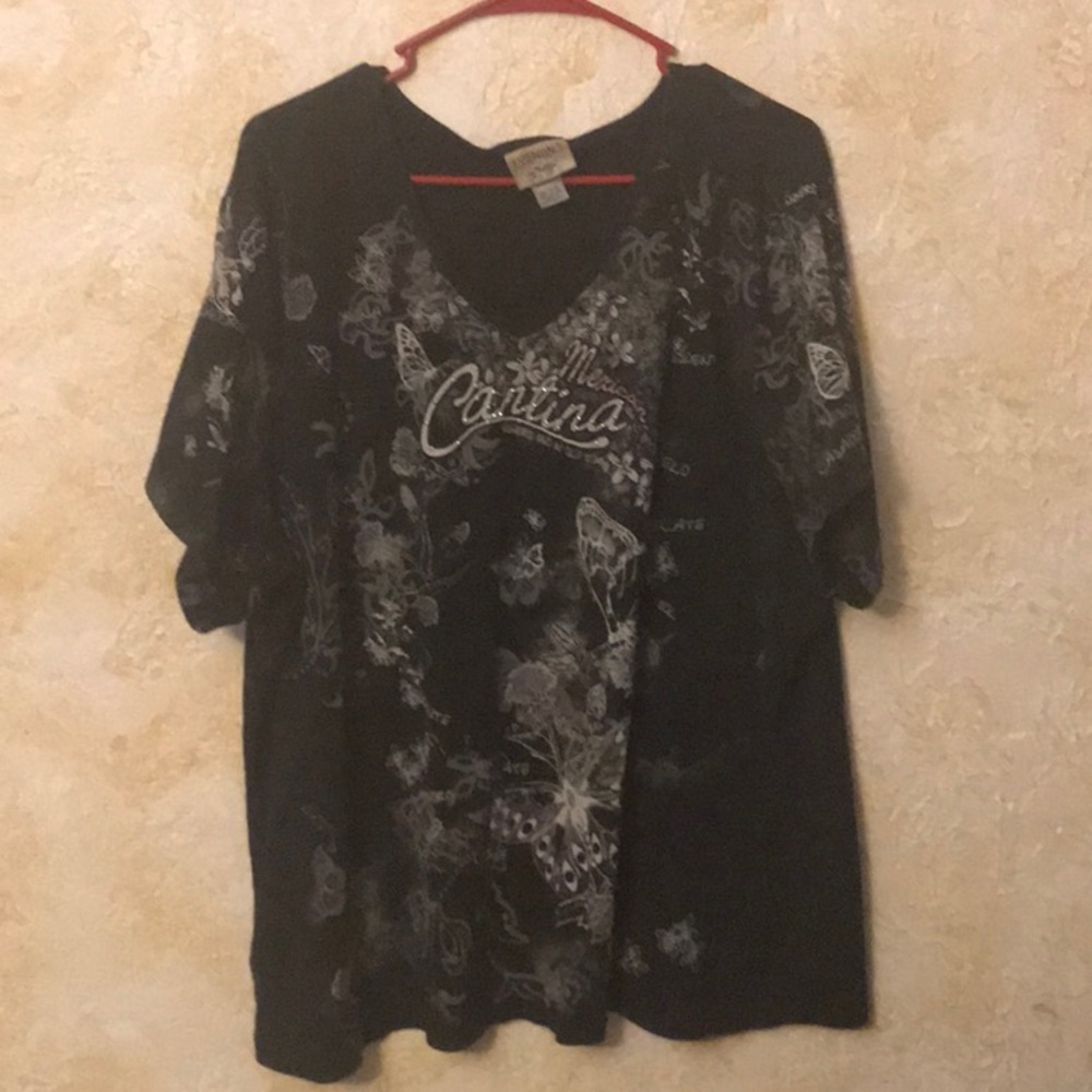Beautiful plus size Cantina tee
